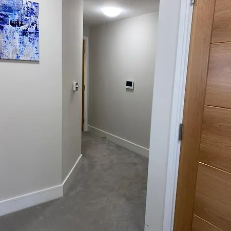 Roomotel - Oakview Moseley